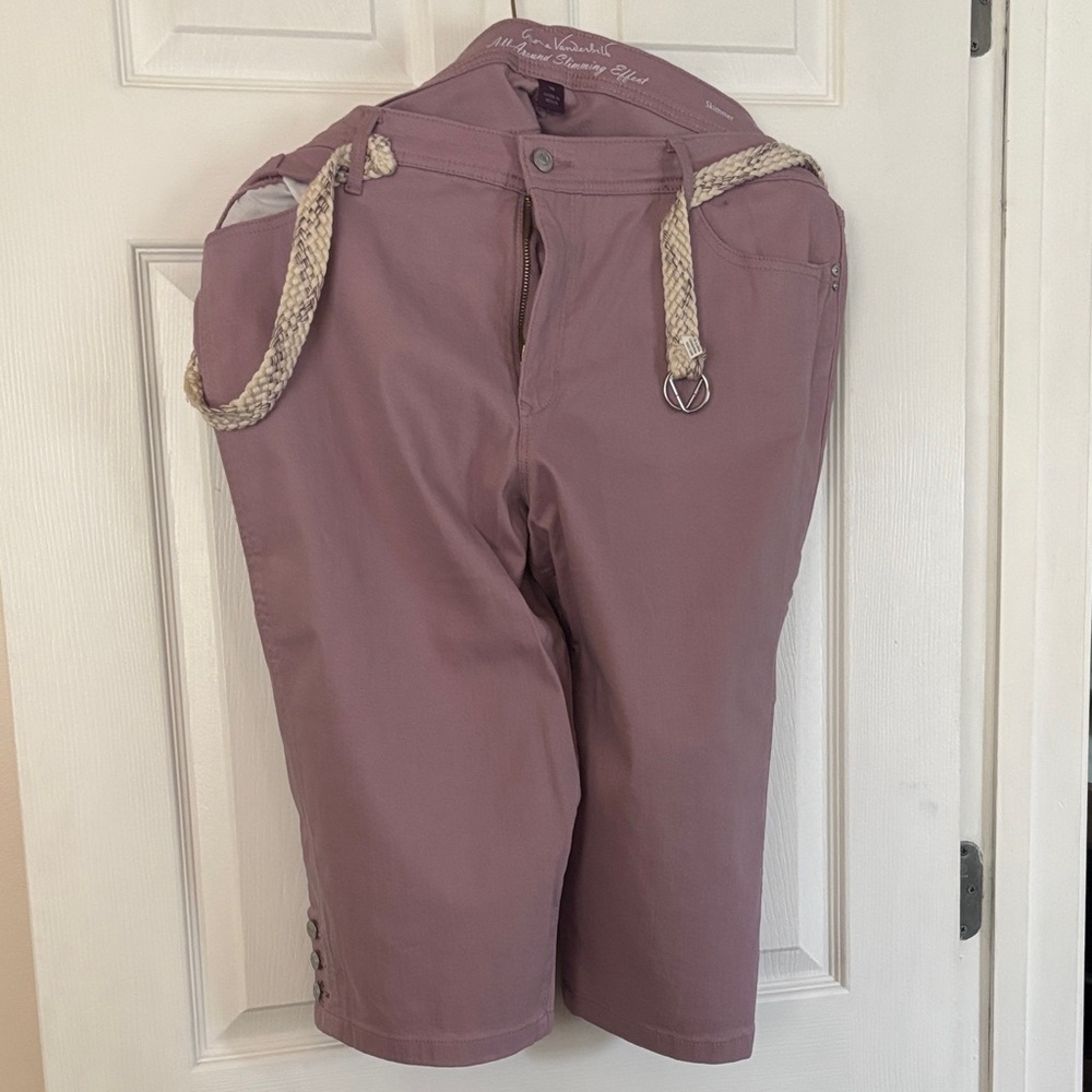 Gloria Vanderbilt Mauve Capris with Braided Belt